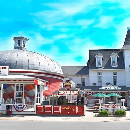 The Historic Park Hotel Put-in-Bay Exterior photo